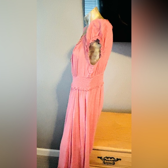 Beautiful blush Boho long maxi dress can be worn off shoulders - Picture 4 of 6